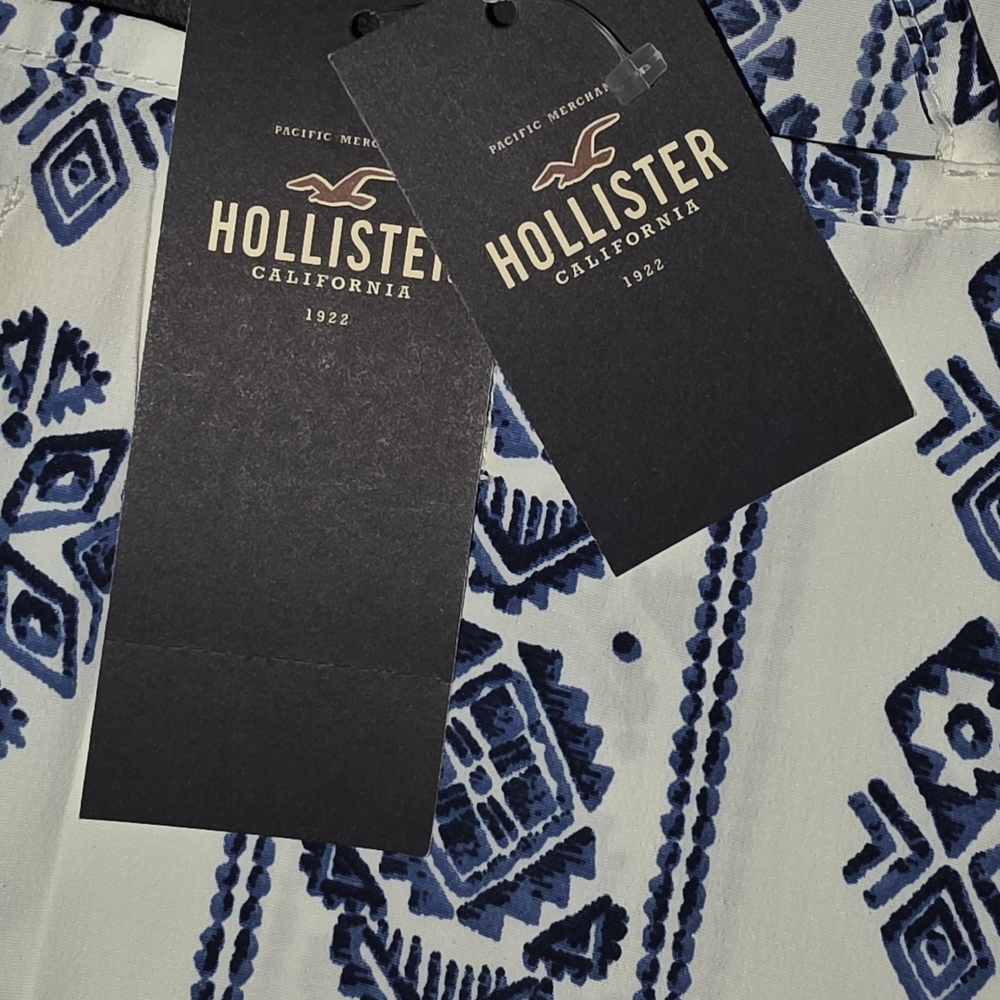 Hollister Navy and White Patterned Top & Hollister White  Highrise Jeans 26/30